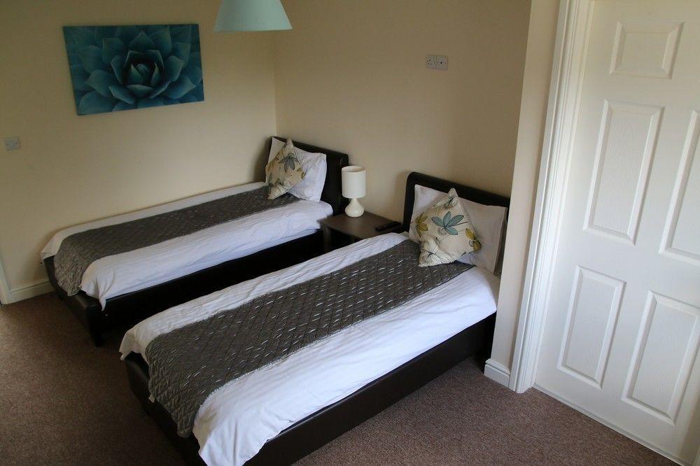 The Lodge Redhill  Esterno foto
